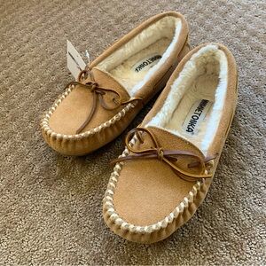 NWT Minnetonka Cinnamon Petra Trapper Slippers Size 6